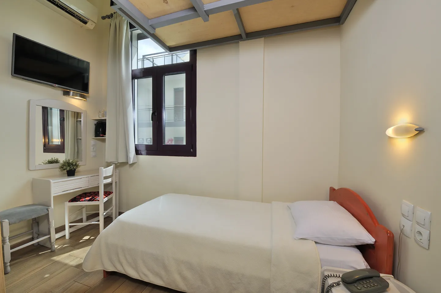 budget-room-athens-low-budget-102