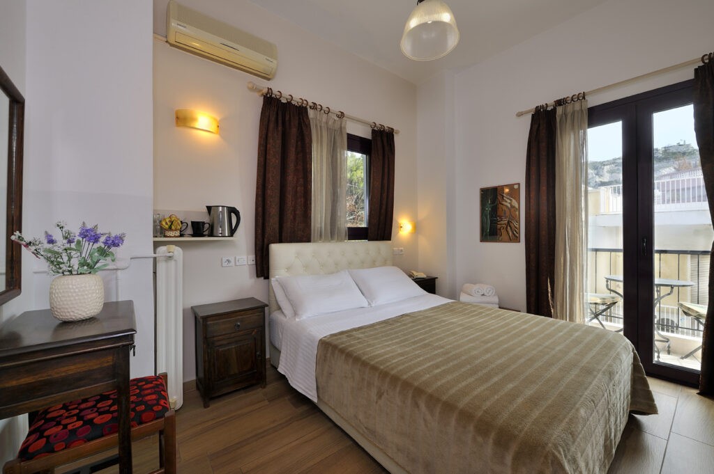 109 2 Orion & Dryades Hotel in Athens